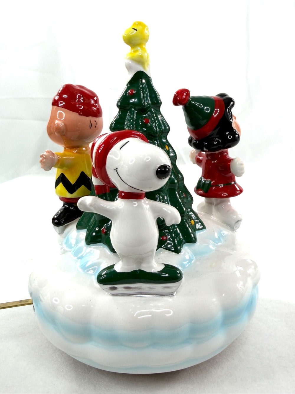 Vintage Willitts Peanuts Gang Snoopy Christmas Music Box 8364 Skater's Waltz Box